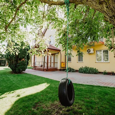 Pensjonat Malwa Z Basenem Проживание в семье Нехоже