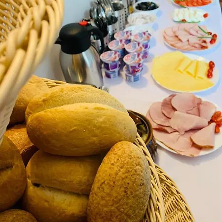 Проживание в семье Pensjonat Malwa Z Basenem Нехоже