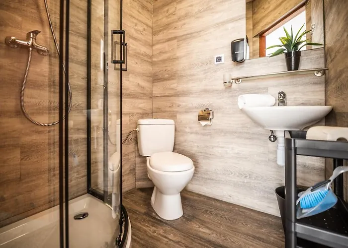 Pensjonat Malwa Z Basenem Pansiyon