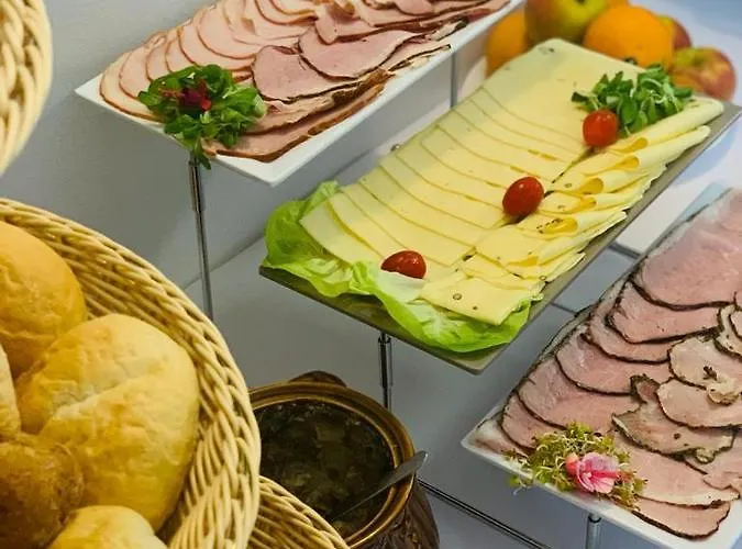 Pensjonat Malwa Z Basenem Pansiyon